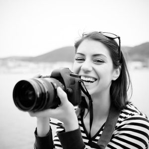 چگونه عکاس حرفه ای شویم؟ راهنمای جامع برای تبدیل عکاسی آماتور به شغل