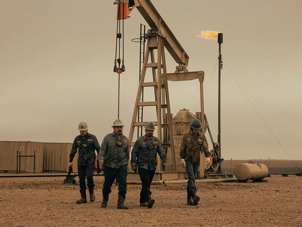 معرفی و نقد سریال «لندمن» (Landman)