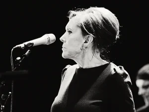 آهنگ «Nah neh nah» از «Vaya Con Dios» (دنی کلاین) به همراه ترجمه