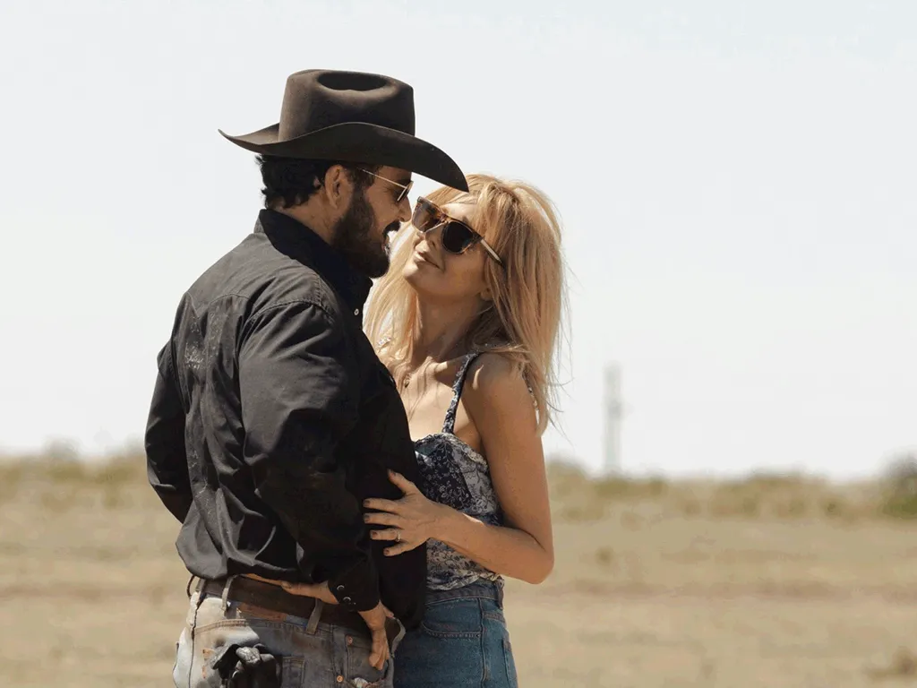 بث دانتون و همسرش یلو استون بهترین سریال وسترن مدرن Yellowstone (2018–2025)