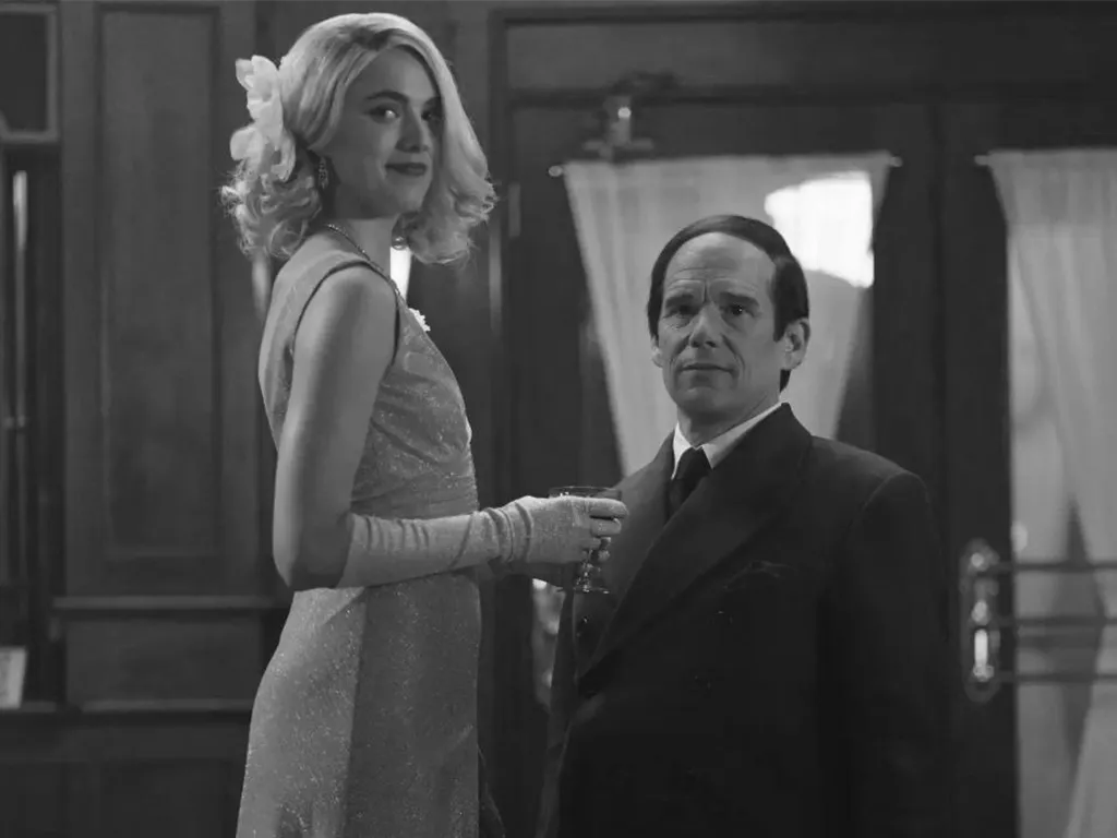 نقد فیلم Blue Moon 2025 – آخرین نفس‌های یک ستارهٔ برادوی!